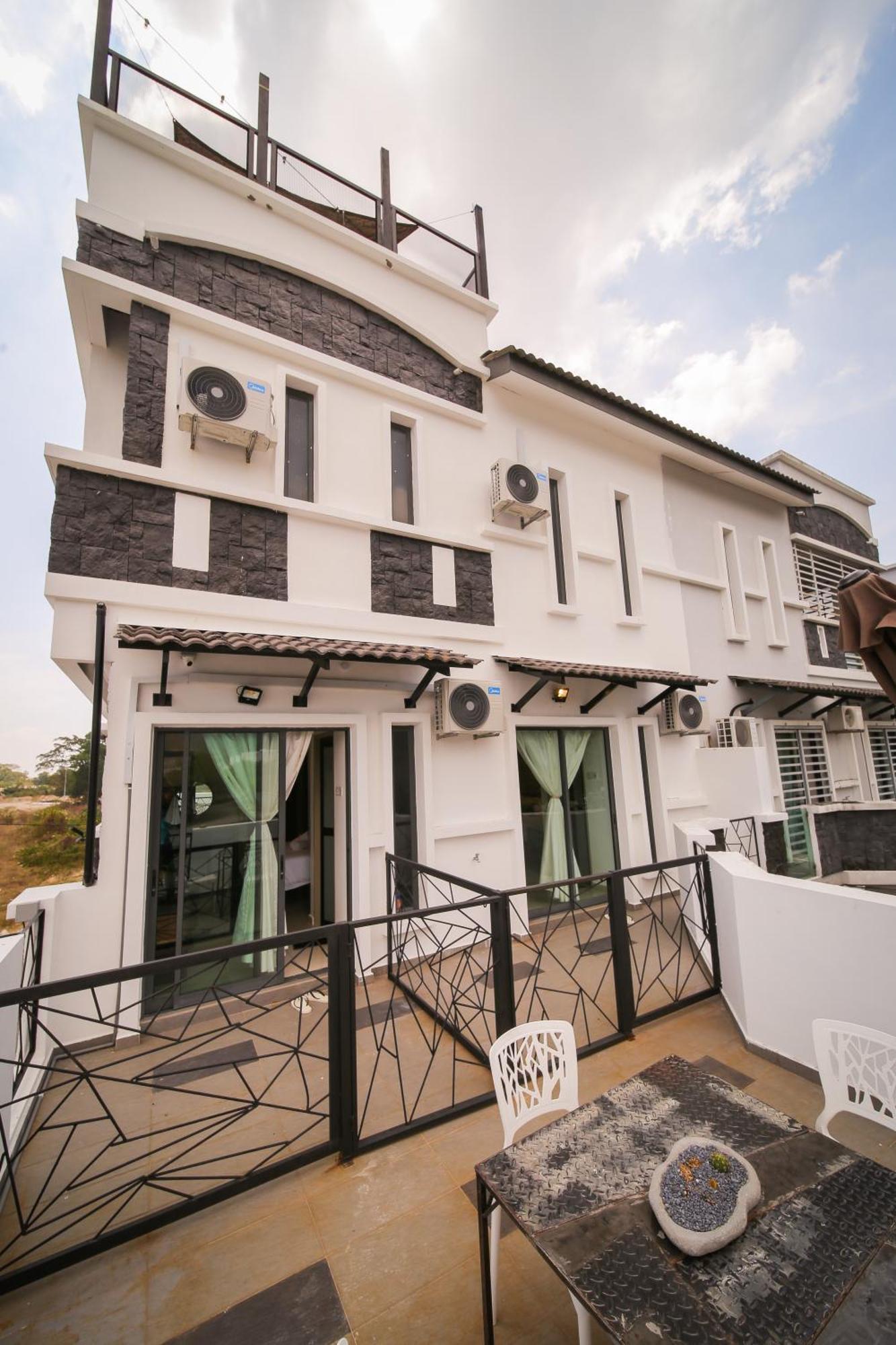 The Best Hotel In Bayan Lepas - The Lov Penang Exterior photo